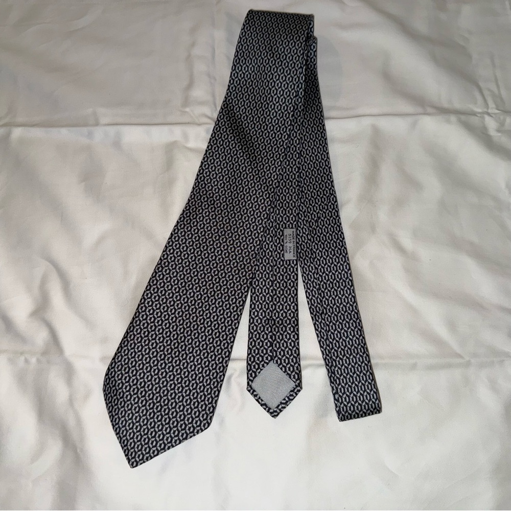 Hermes men’s 100% silk tie